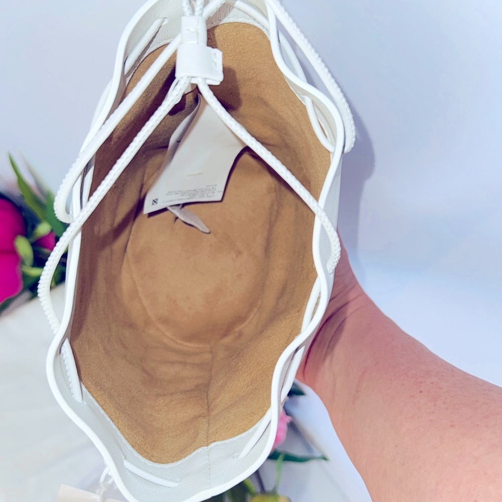 🤍MAISON MARGIELA🤍Tabi White Leather Bucket Bag - Picture 4 of 12